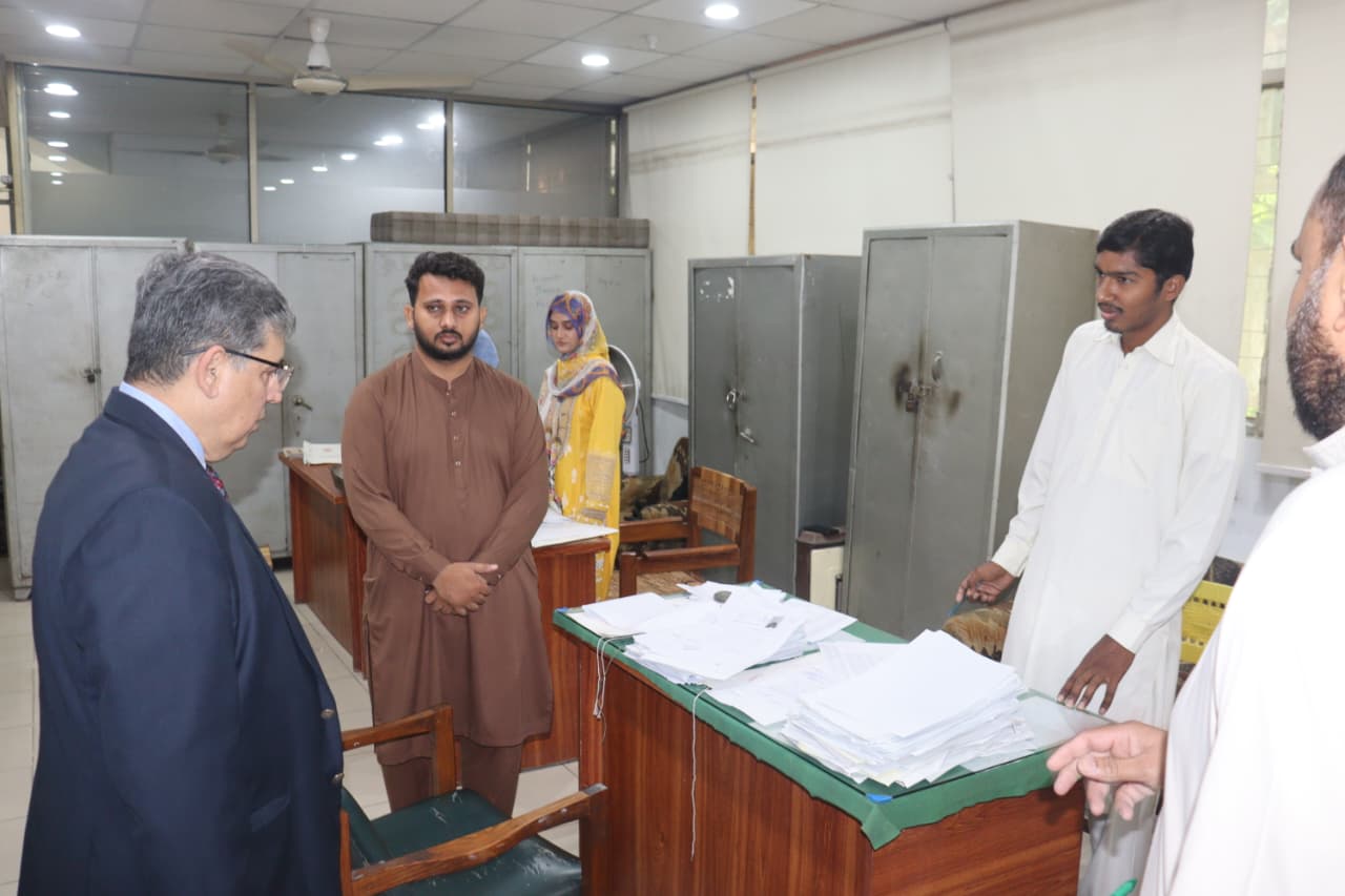 Vice Chancellor Reviews Administrative Departments